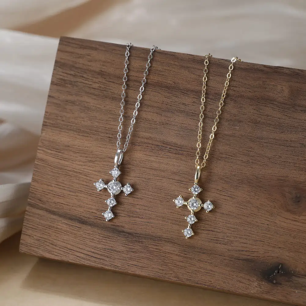 Coliere din argint - Colier din argint cu zirconiu Cross Argintiu
