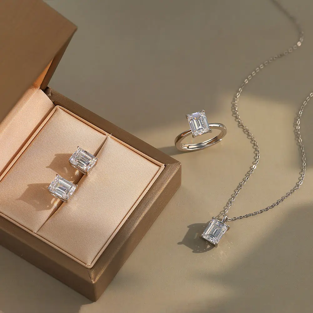 Coliere din argint - Colier din argint cu zirconiu Emerald Solitaire Argintiu