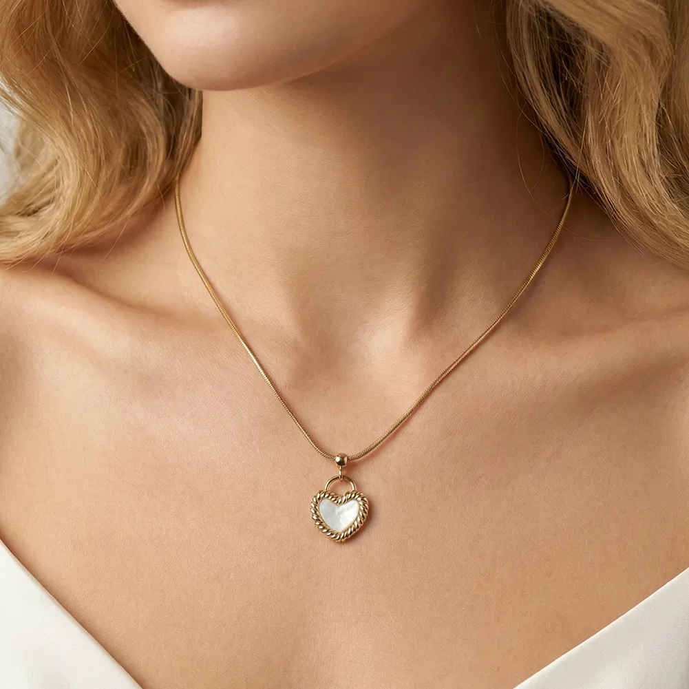 Produse Noi - Colier Statement cu Perle Shell Twisted Heart Auriu