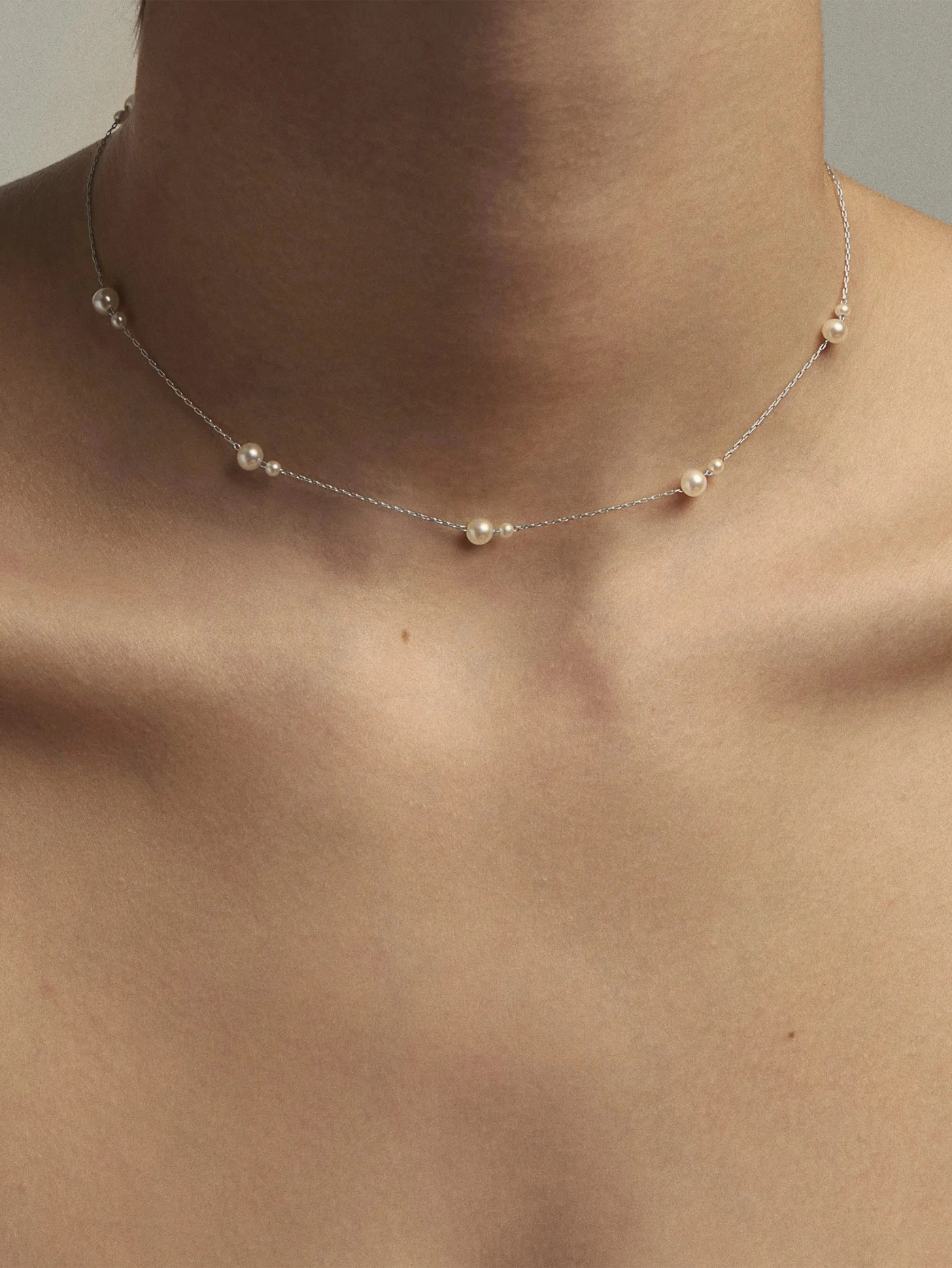 Seturi bijuterii din argint - Set Colier și Cercei argint cu perle naturale de cultură medium silver. Perola Collection