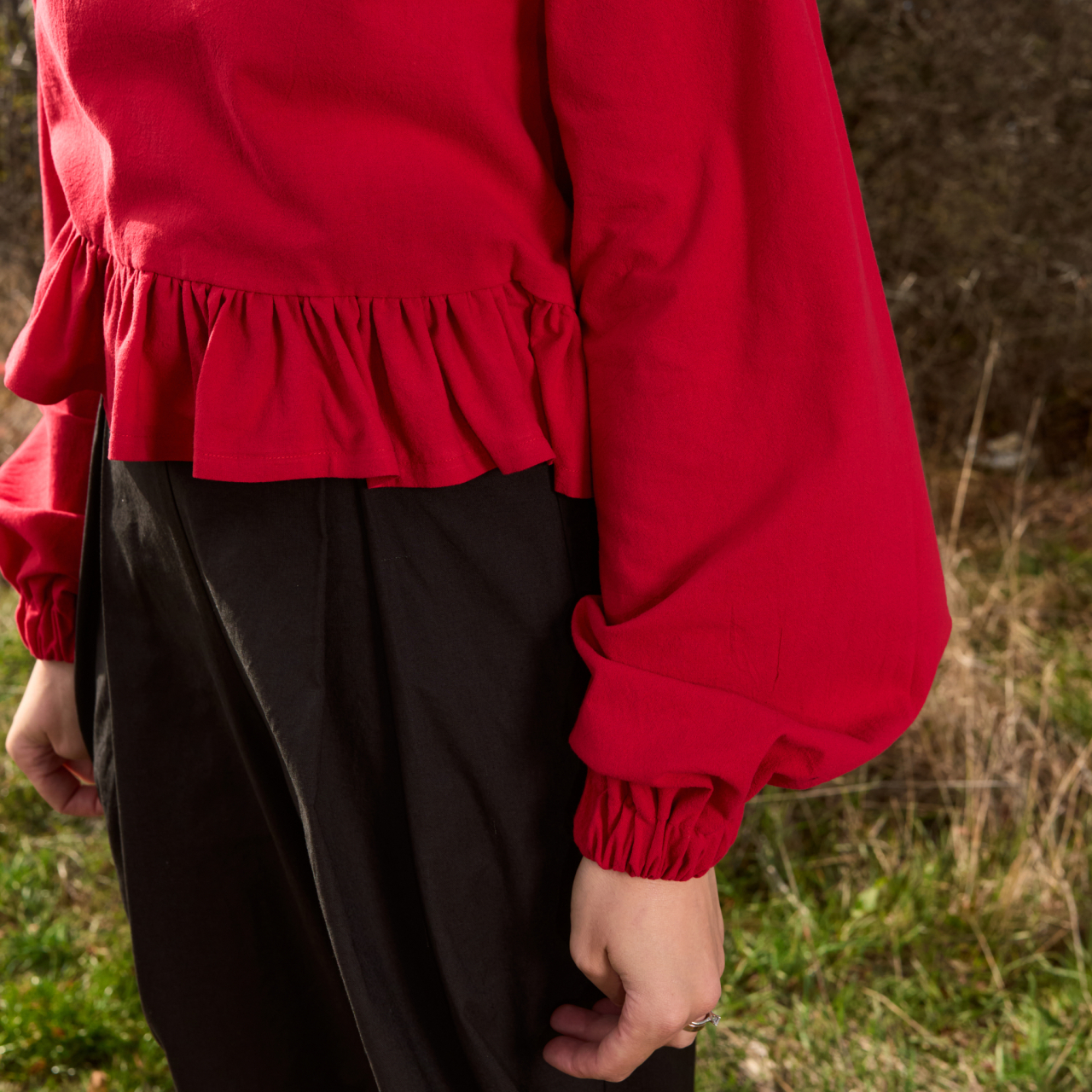 Bluza bumbac cu elastic la mâneci si volanas in talie. [6]