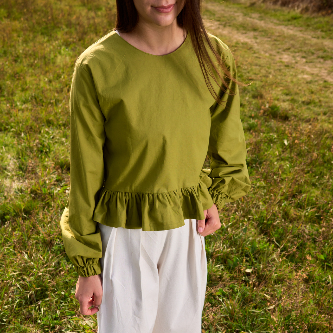 Bluza lejera bumbac natural verde olive cu volanas [2]