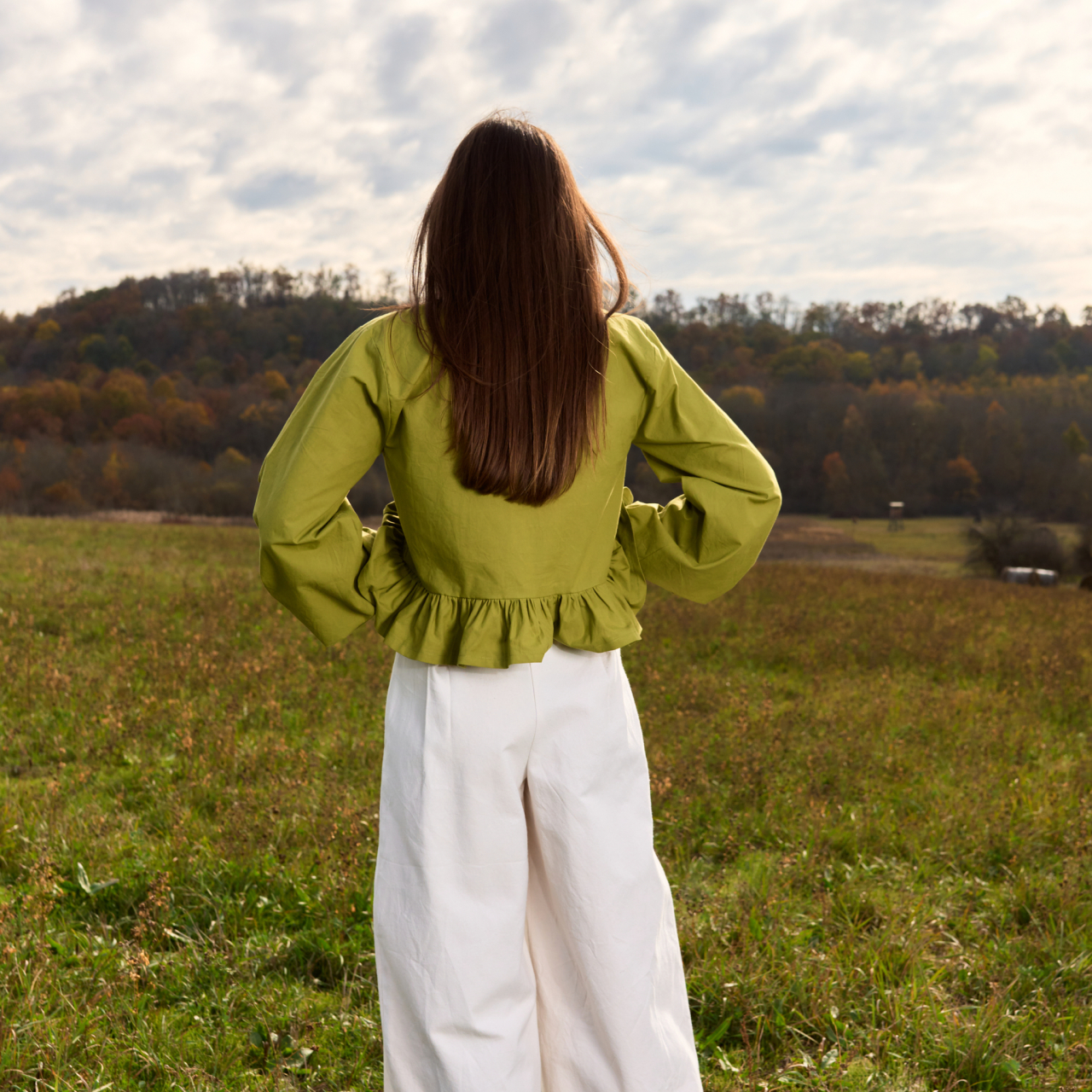 Bluza lejera bumbac natural verde olive cu volanas [9]