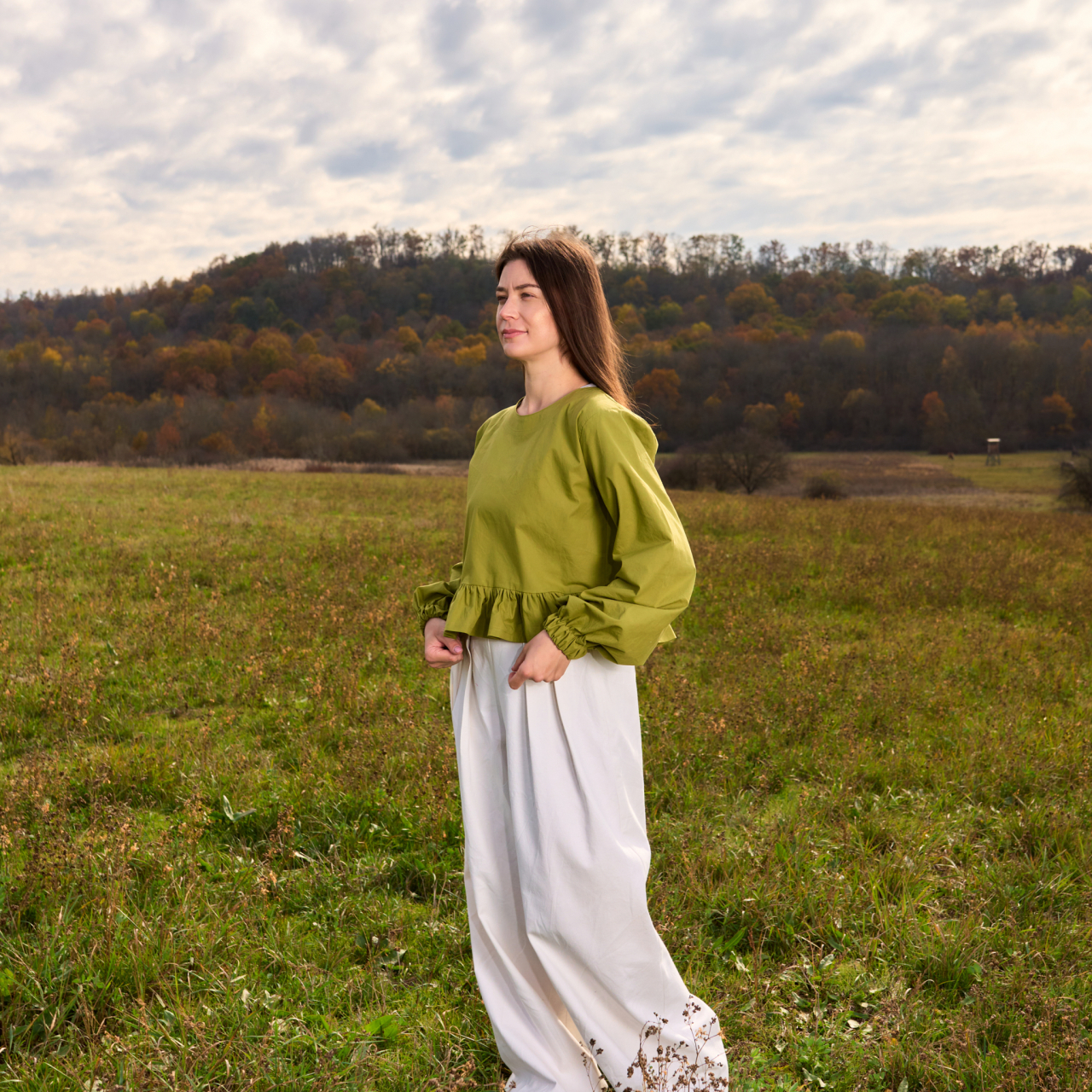 Bluza lejera bumbac natural verde olive cu volanas [5]