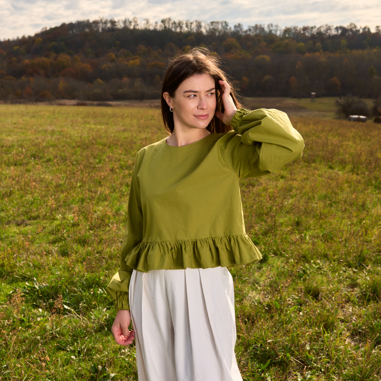 Bluza lejera bumbac natural verde olive cu volanas [8]