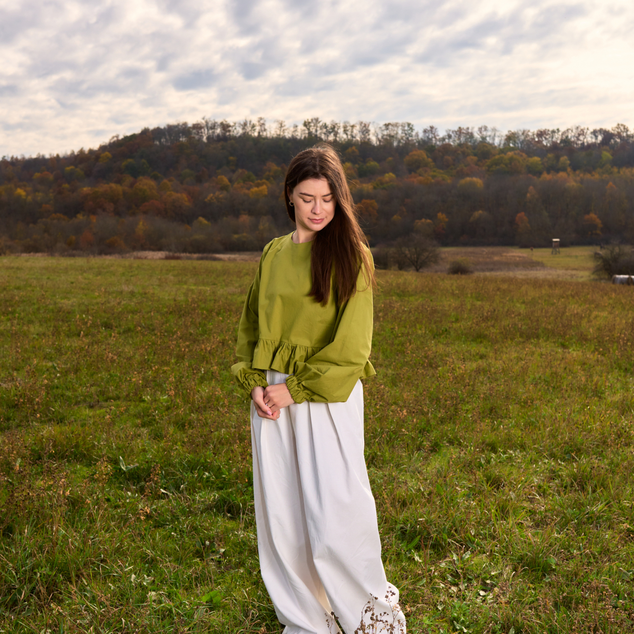 Bluza lejera bumbac natural verde olive cu volanas [3]