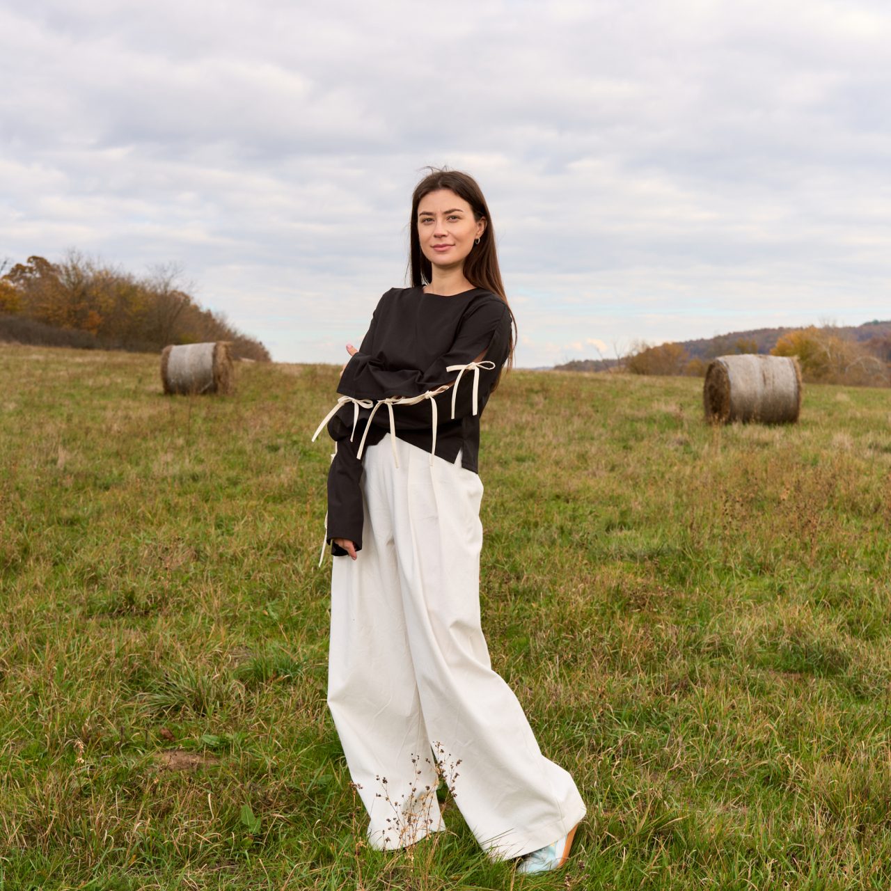 Bluza din bumbac natur cu fundite laterale pe maneci [4]