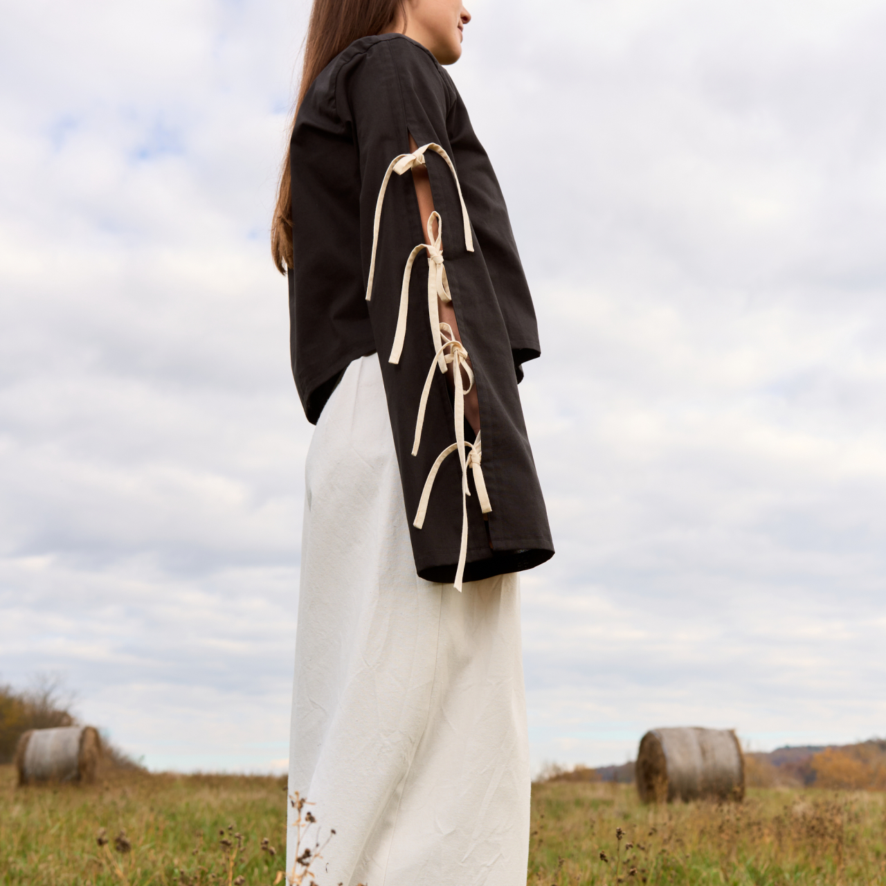 Bluza din bumbac natur cu fundite laterale pe maneci [7]