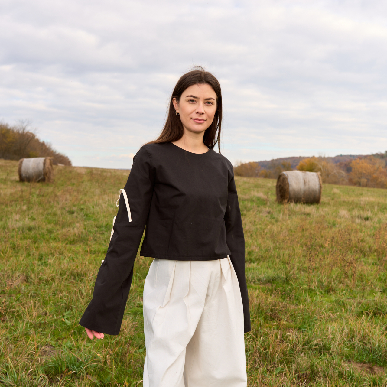 Bluza din bumbac natur cu fundite laterale pe maneci [6]