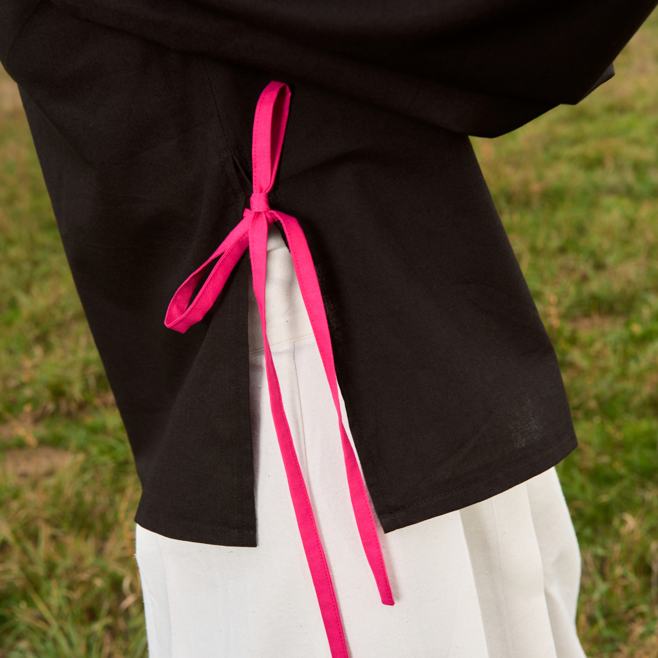 Bluza din bumbac negru cu maneca incretita si funde laterale [6]