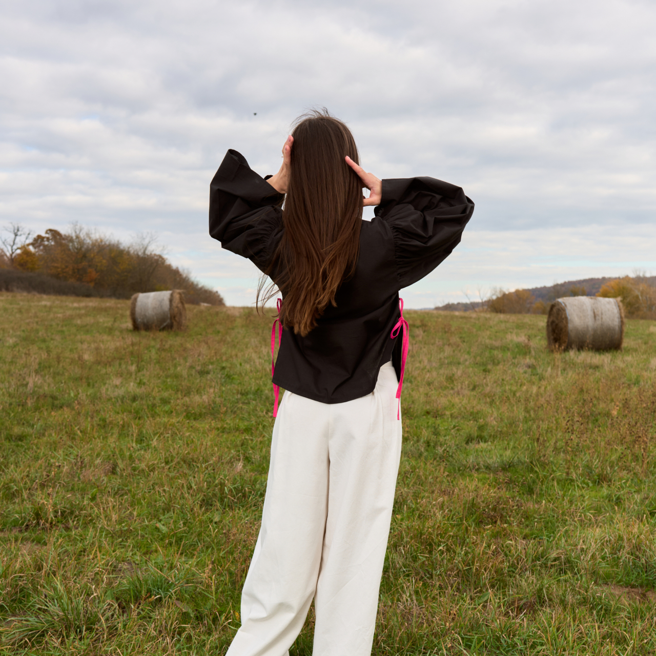 Bluza din bumbac negru cu maneca incretita si funde laterale [7]