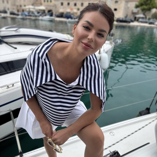 Diane Mariniere [3]
