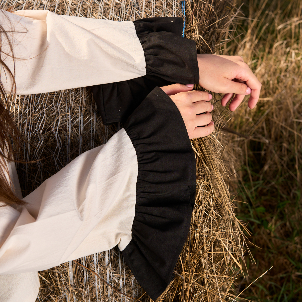 Bluza din bumbac natural natur cu maneci si tiv incretite negre [3]