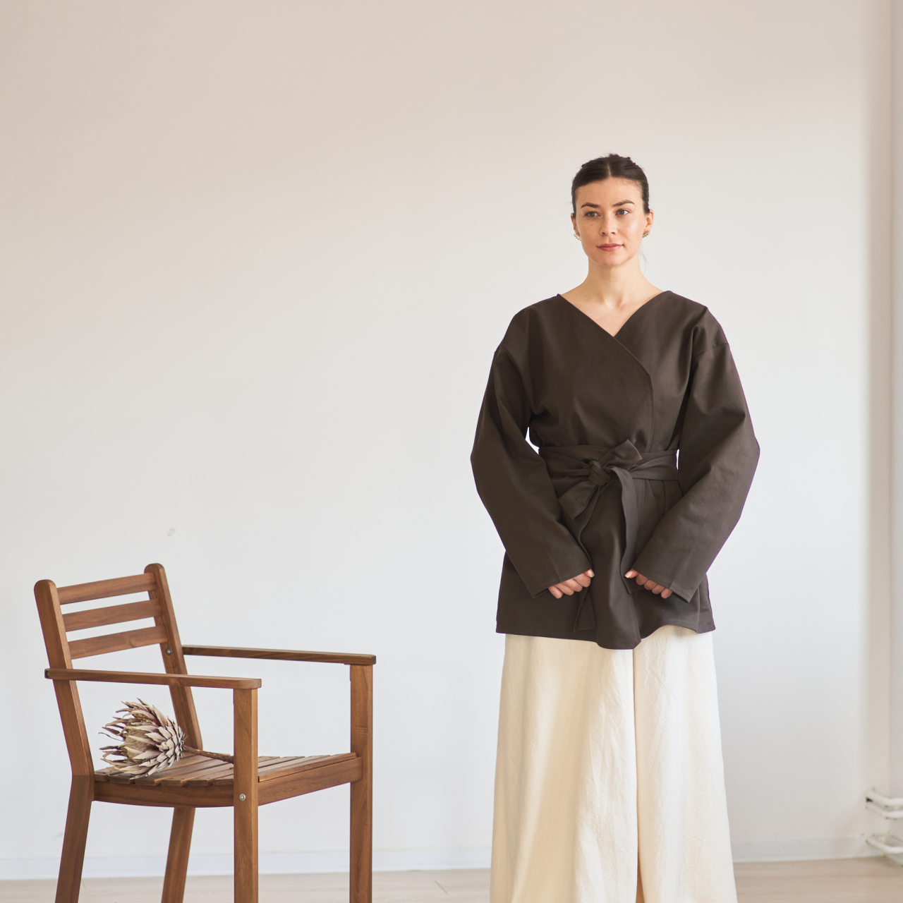 Pardesiu din bumbac cu cordon ajustabil – Design minimalist și elegant [2]