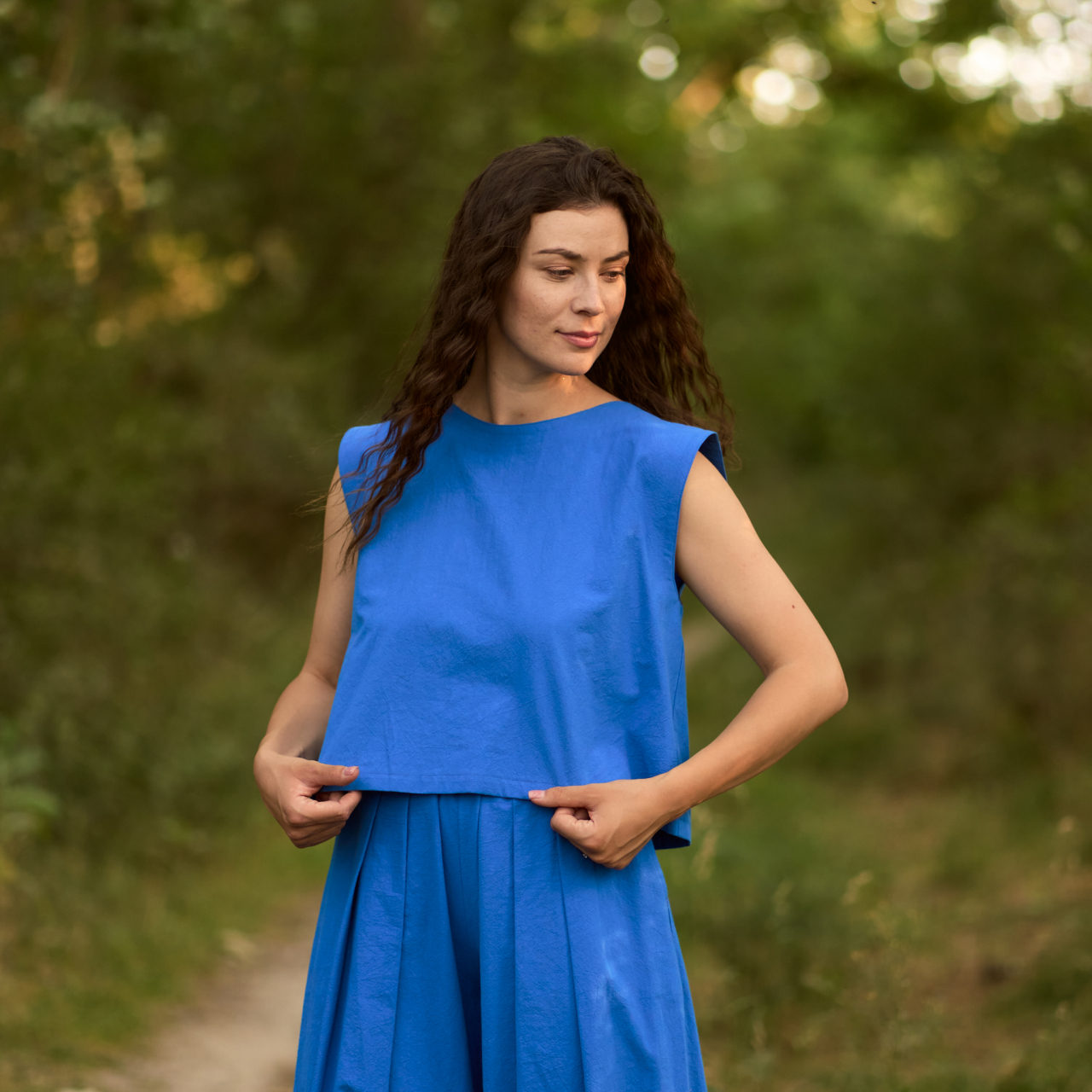 Set albastru din bumbac – top cu fundițe și pantaloni cu pliuri [9]