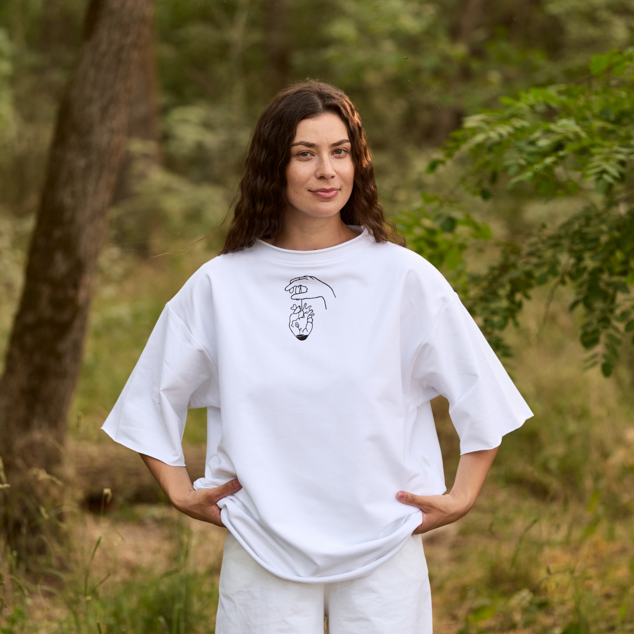 tricou pictat manual oversize inima mana fata [2]