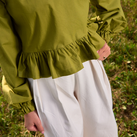 Bluza lejera bumbac natural verde olive cu volanas [3]