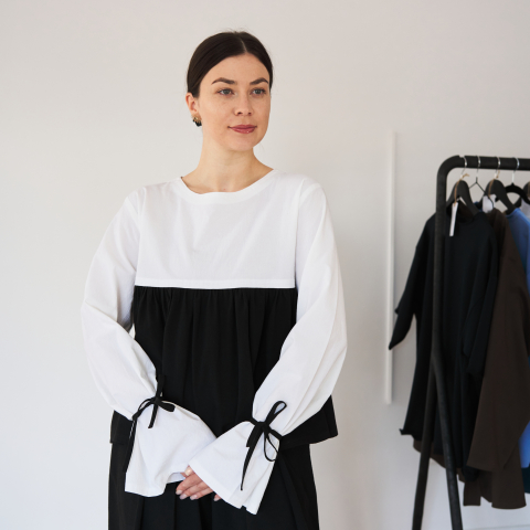 Bluze rafinate - Bluză din bumbac natural alb-negru cu mâneci evazate și fundițe