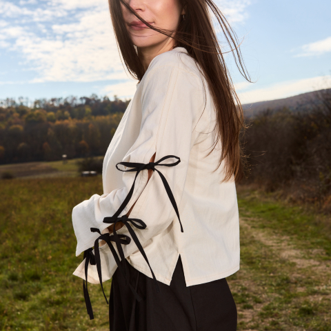 Bluza din bumbac natur cu fundite laterale pe maneci [5]