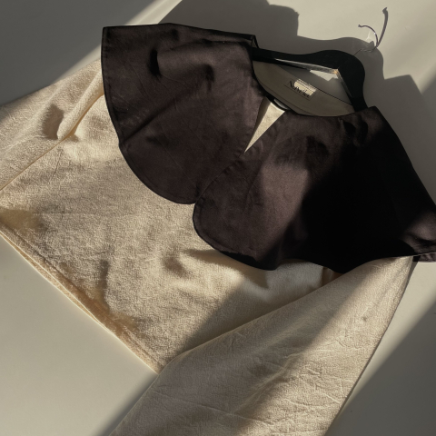 Bluza bumbac natur cu guler negru [2]