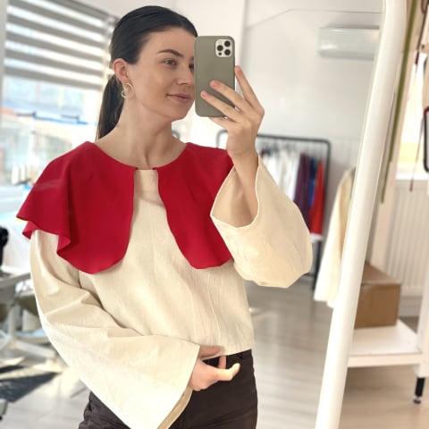 Bluze rafinate - Bluza bumbac natur cu guler rosu pasiune