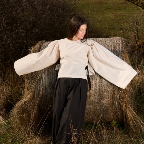 Bluze rafinate - Bluza din bumbac natur cu maneca incretita si funde laterale