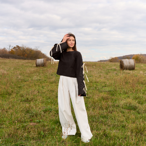 Bluza din bumbac natur cu fundite laterale pe maneci [4]