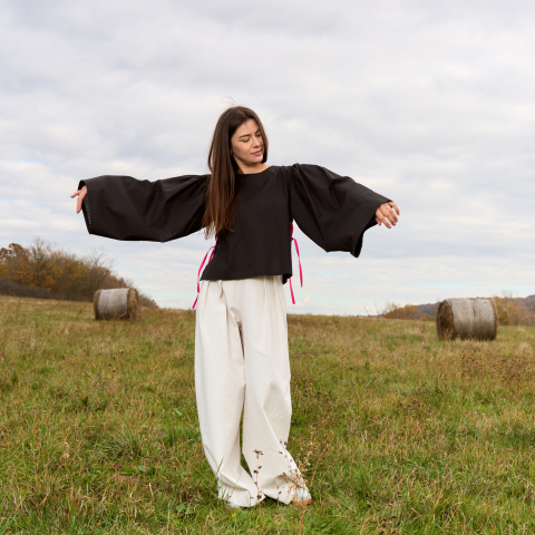 Bluza din bumbac negru cu maneca incretita si funde laterale [3]