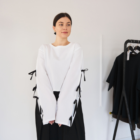Femei - Bluză din bumbac cu mâneci lungi și fundițe laterale – Casual & Elegant