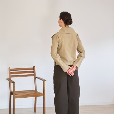 Bluza bej din bumbac natural – design minimalist cu buzunare [2]