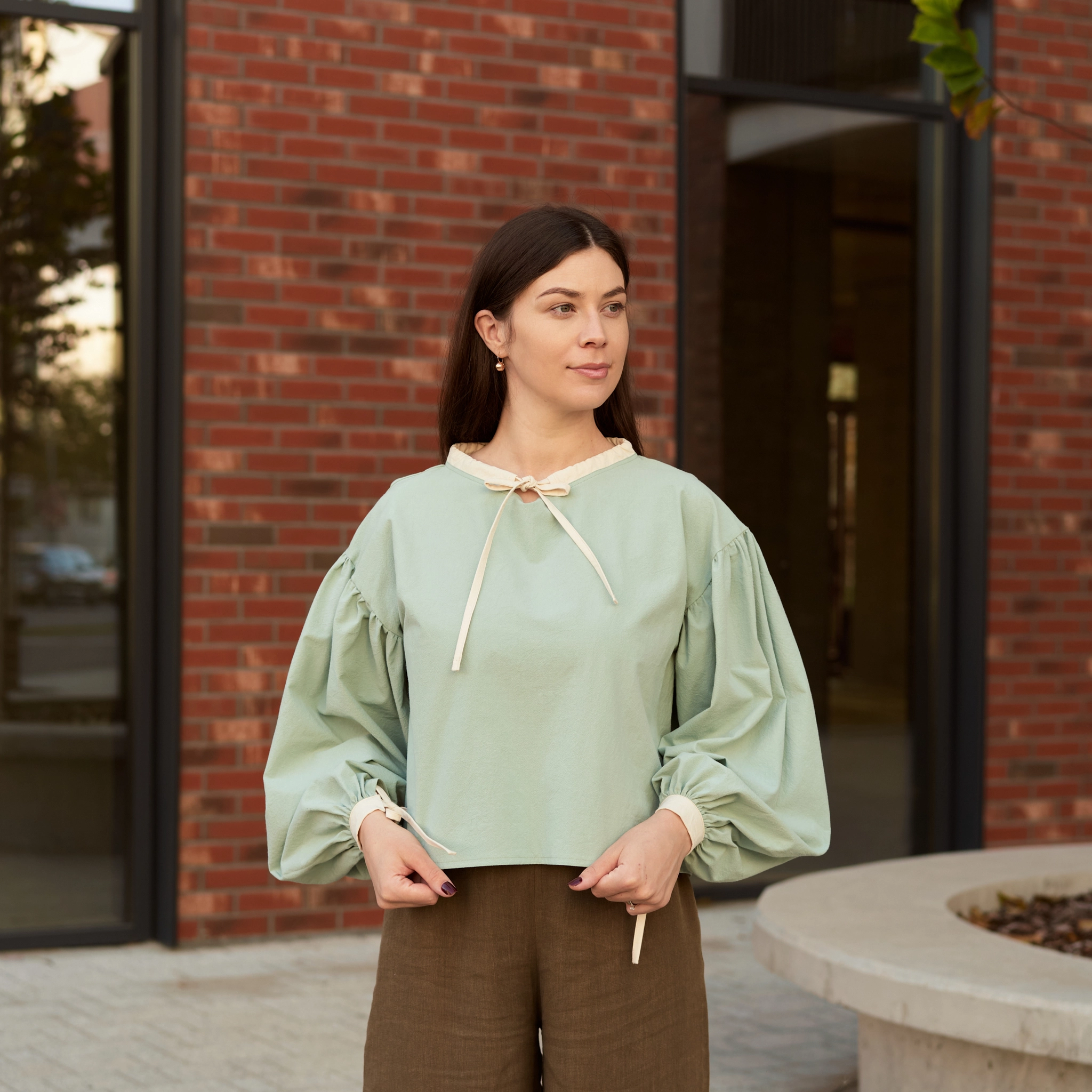 Bluze rafinate - Bluză elegantă verde mentă din bumbac cu mâneci bufante - cadou perfect