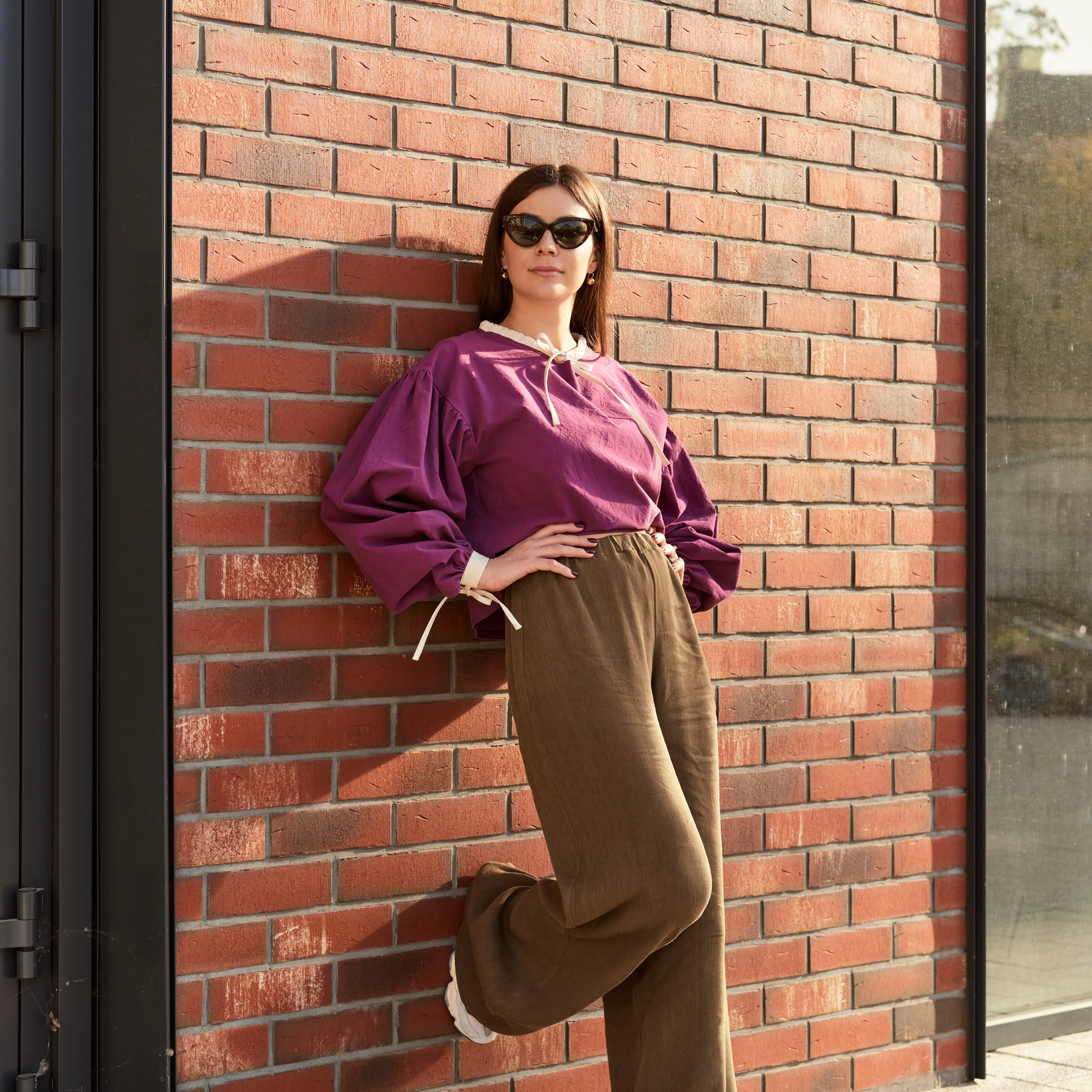 Pantaloni atemporali - Pantaloni lungi din in pentru femei, croi larg, talie elastică, stil casual-chic
