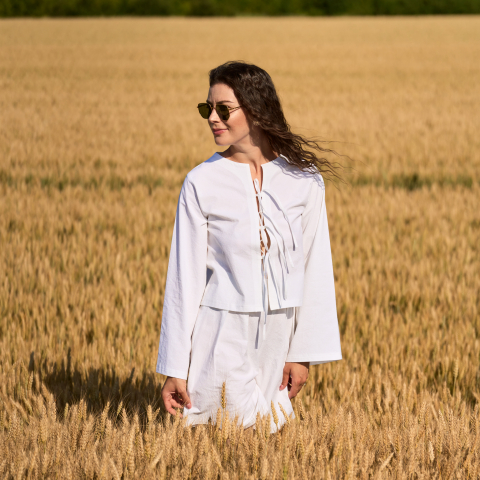 Outfit complet - Set dama din bumbac – bluza cu fundite si pantaloni scurti