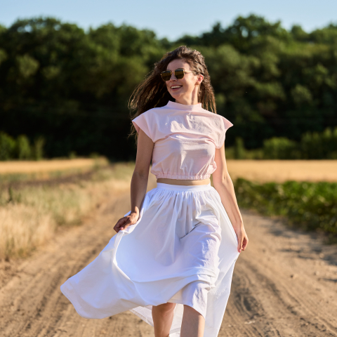 Topuri delicate - Top dama baby pink cu elastic in talie si fundita la spate