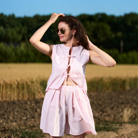 Topuri delicate - Top dama roz pal din bumbac, cu funde ca sistem de inchidere in fata, croiala lejera