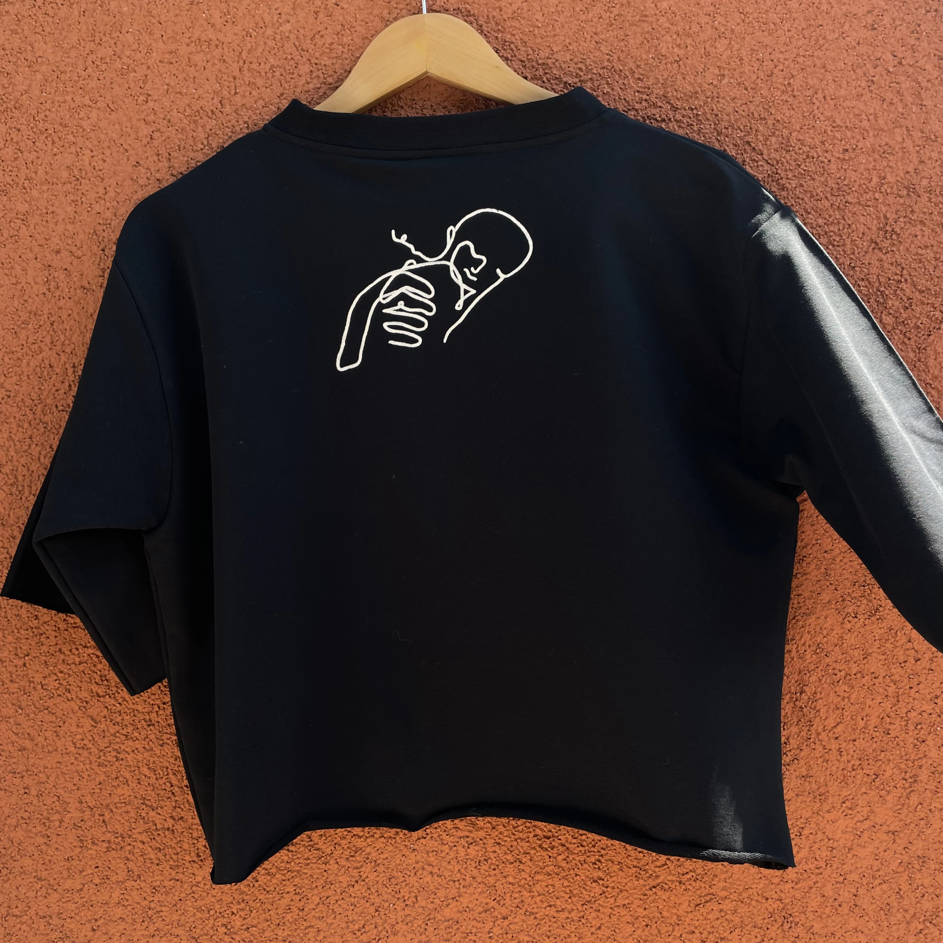 Poartă Artă - Tricou negru pictat manual bebe