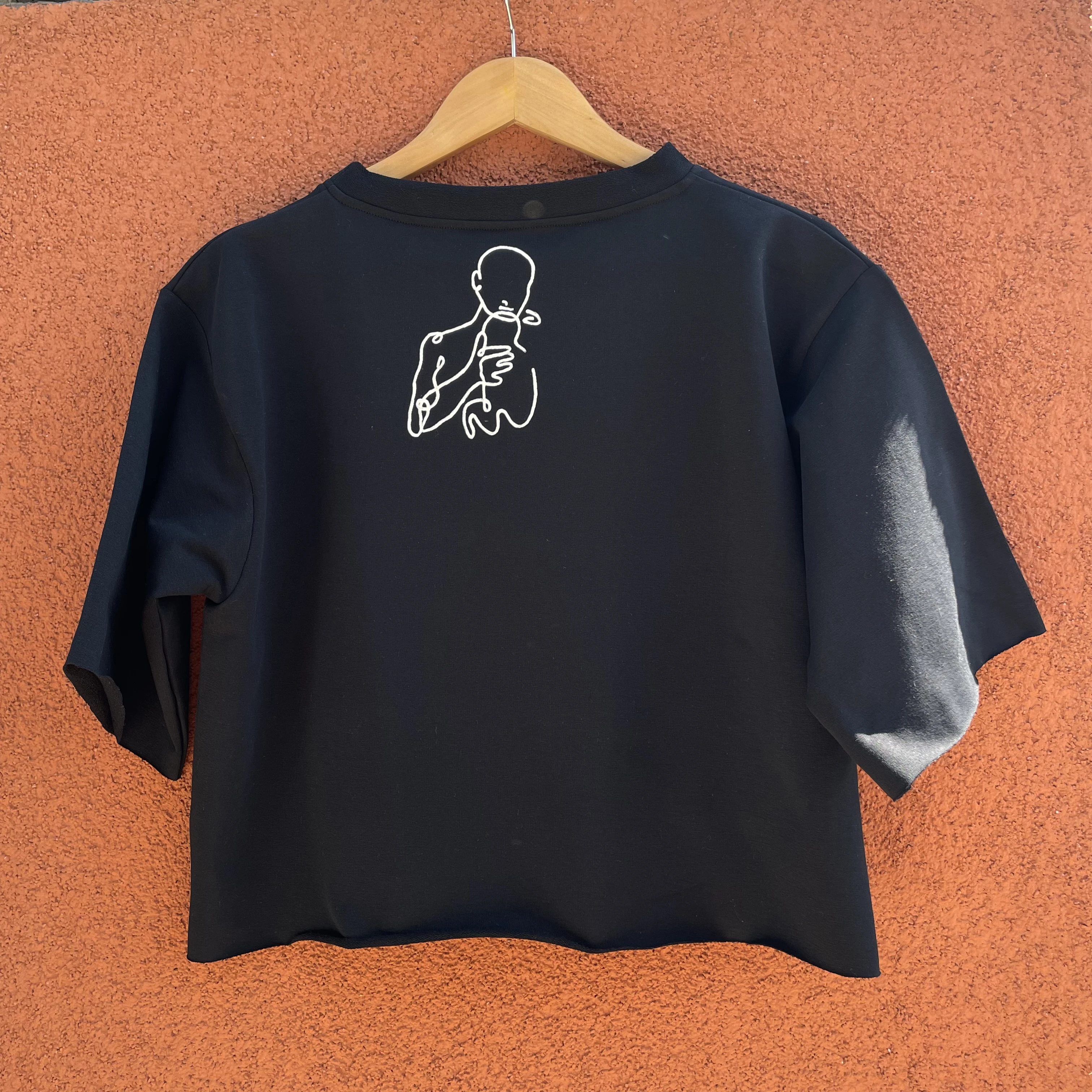 Poartă Artă - Tricou negru pictat manual mama si bebe
