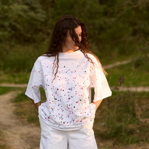 Poartă Artă - tricou pictat manual abstract oversized