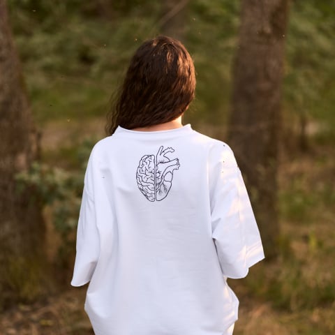 Poartă Artă - tricou pictat manual oversized inima creier abstract spate