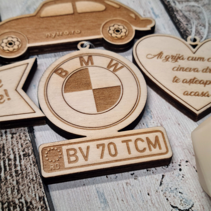 Odorizant Lemn Gravat cu Numarul si Marca Auto [7]