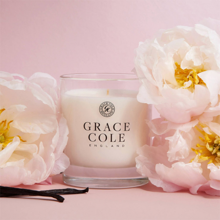 Lumânare parfumată Grace Cole Vanilla Blush and Peony, 40 ore, 200g [1]