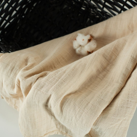 Produse - Muselina multifunctionala din bumbac 100% organic, HUG.me, Creamy Vanilla, x1 bucata, 120 x 120 cm, certificata GOTS