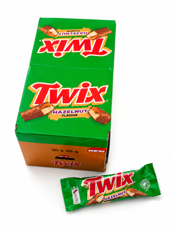 Ciocolate - Twix Hazelnut Flavour – Baton cu Biscuit, Caramel și Aromă de Alune de Pădure, 30 pachete x 46 g