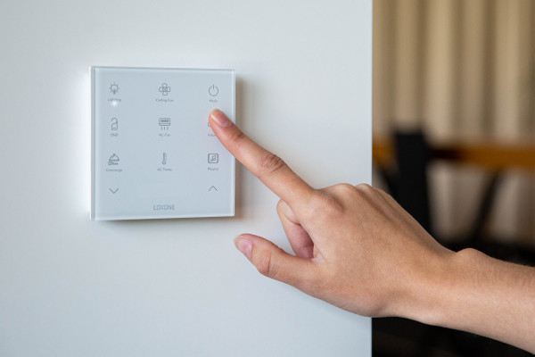 Întrerupător Smart Loxone Touch Pure Flex Air White [4]