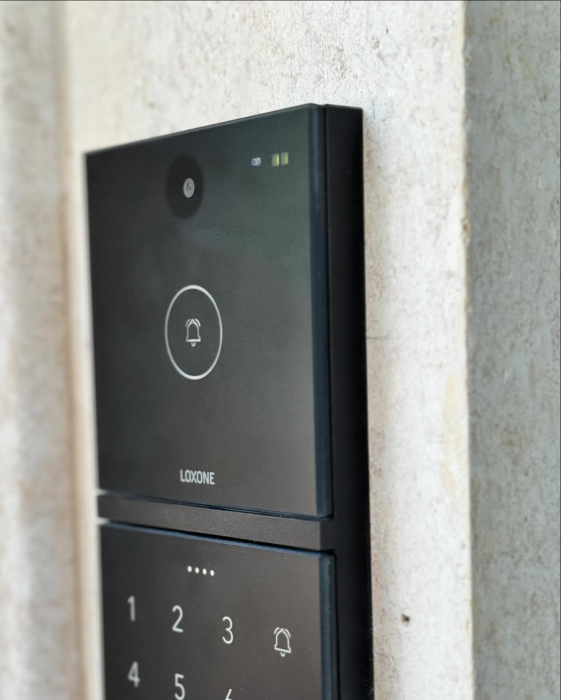 Interfon Loxone Intercom with NFC Code Touch [3]