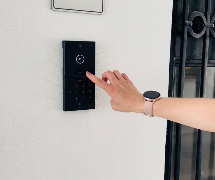 Interfon Loxone Intercom with NFC Code Touch [2]