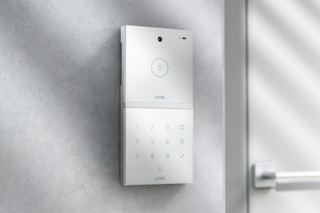 Control acces cu cartela - Interfon Loxone Intercom with NFC Code Touch