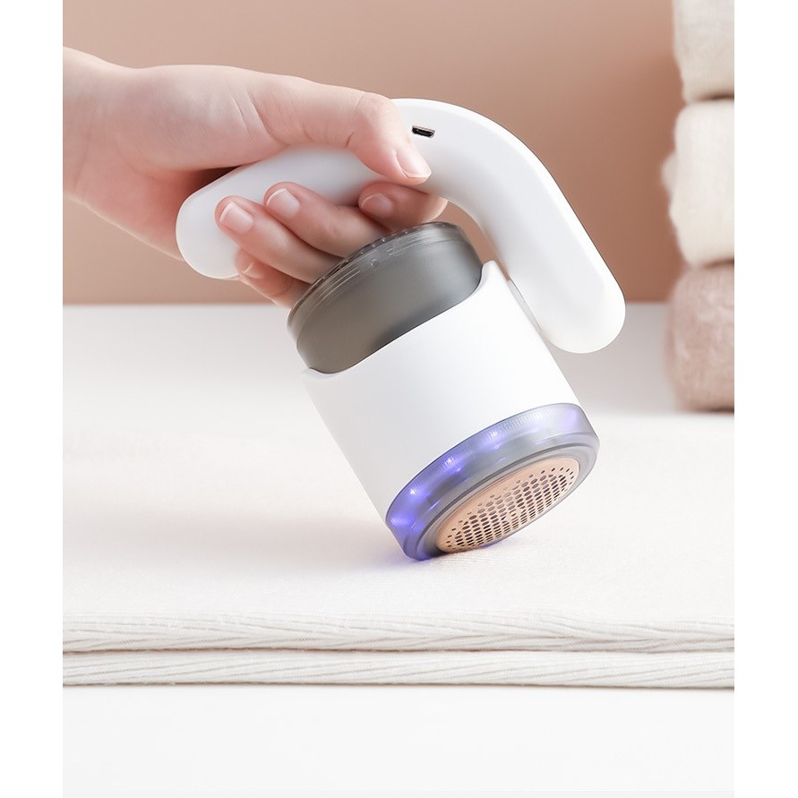 Aparat pentru curatat scame, par si praf, cu led, pentru diferite tipuri de material, cu lame din otel inoxidabil, compartiment de depozitare, maner reglabil, 11x10.5x8.7 cm, alb [10]