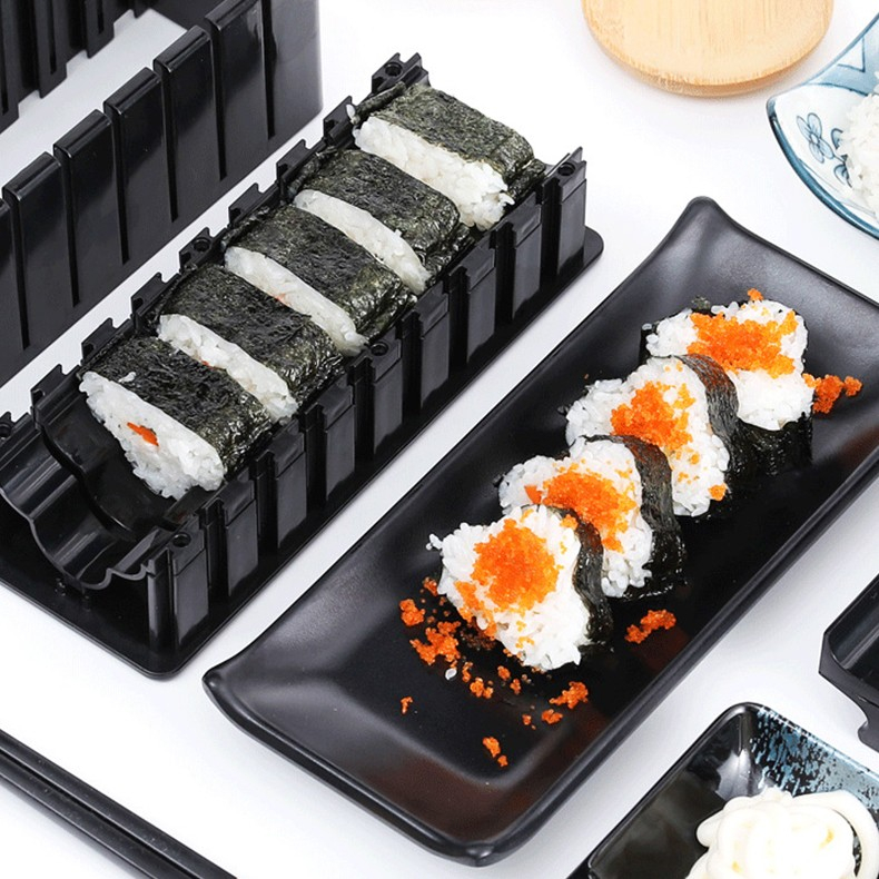 Aparat pentru sushi, set 7 accesorii pentru sushi, ofera 3 forme de design, rotund, triunghi, inimioare, negru [2]