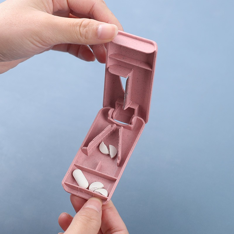 Dispozitiv taiere si depozitare medicamente, roz, plastic, 8 x 4 x 1.8 cm [5]